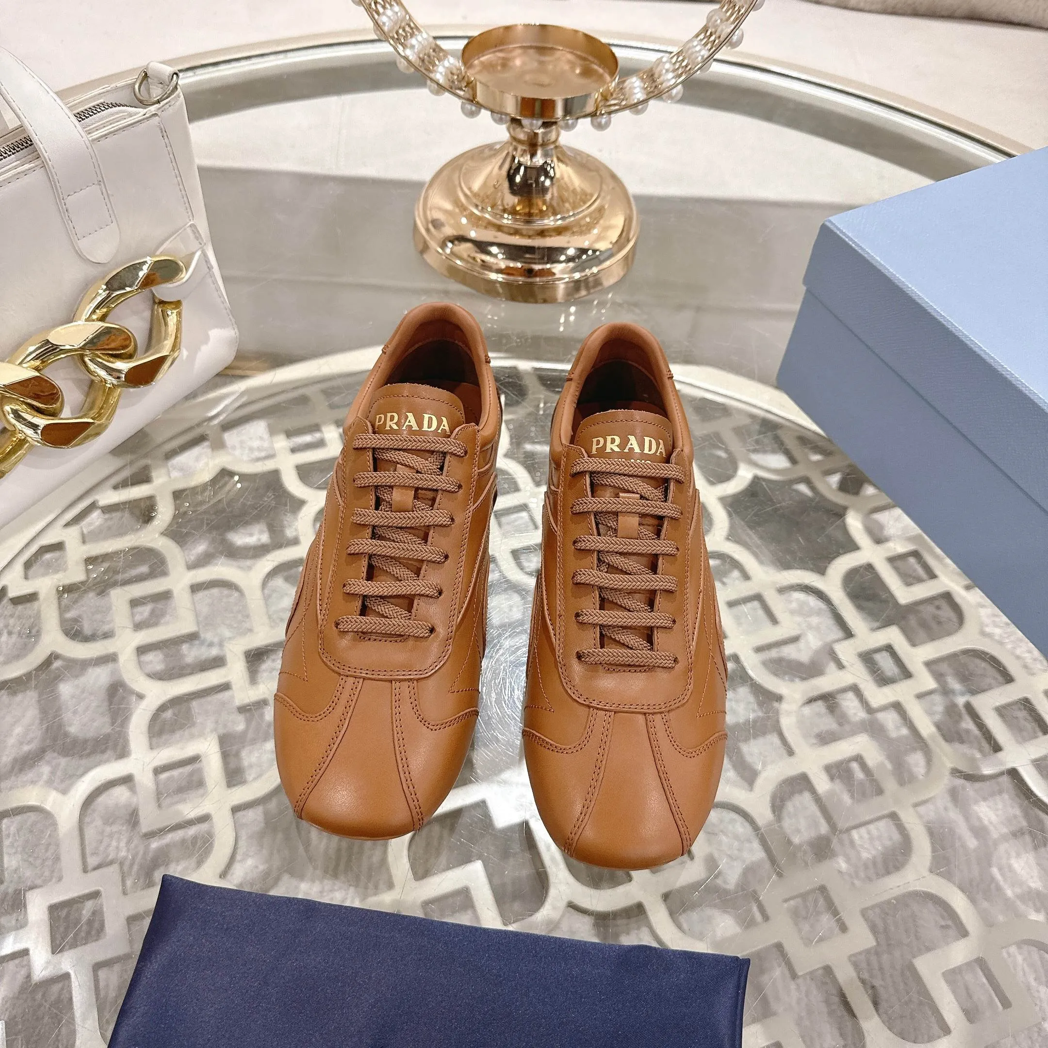 P600. PRADA for couples, casual shoes for couples, originally developed 1:1, made of imported cowhide, silk sheepskin lining, rubber outsole, comfortable and soft on the feet, size for women: 35 to 41. Male 38 to 45